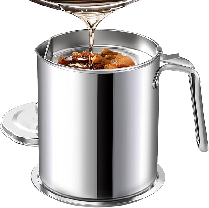 Chihee Grease Container Stainless Steel Bacon Grease Saver with Fine Mesh Strainer 2L / 67.6 fl oz Oil Container Grease Can with Dust-proof Lid Non-slip Tray for Kitchen Storing Frying Cooking Grease