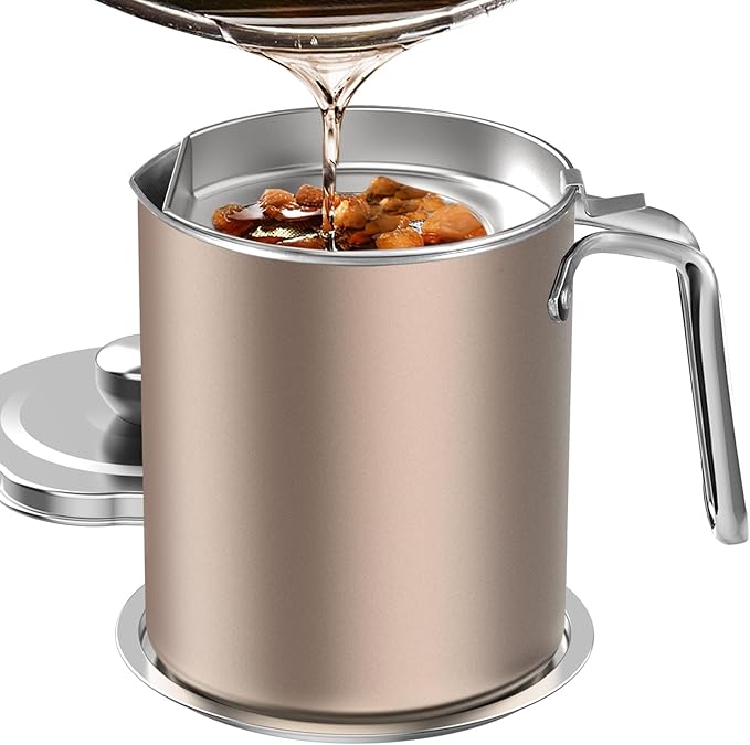 Chihee Grease Container Stainless Steel Bacon Grease Saver with Fine Mesh Strainer 2L / 67.6 fl oz Oil Container Grease Can with Dust-proof Lid Non-slip Tray for Kitchen Storing Frying Cooking Grease