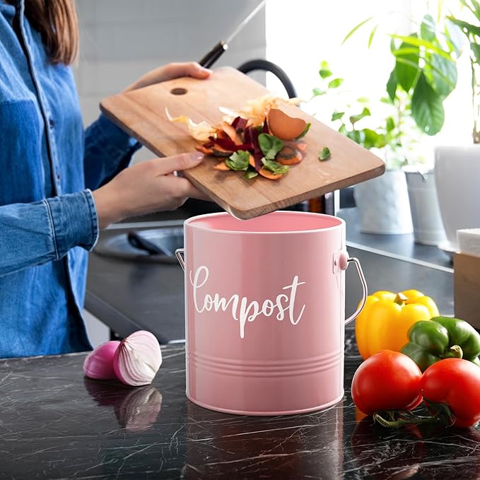 Compost Bin Kitchen, 1.3 Gallon Farmhouse Kitchen Compost Bin Countertop, Indoor Countertop Compost Bucket with Lid and Charcoal Filters, Pink